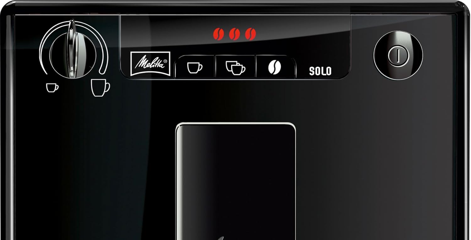 Melitta Solo - Kaffeevollautomat mit höhenverstellbarem Auslauf, kleine Kaffeemaschine mit abnehmbarem Wassertank, für z. B. Espresso oder Café Crème, pure black